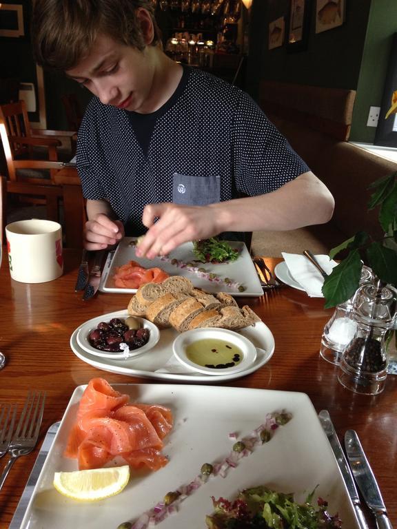 Port Na Craig Inn & Restaurant 피틀로크리 외부 사진