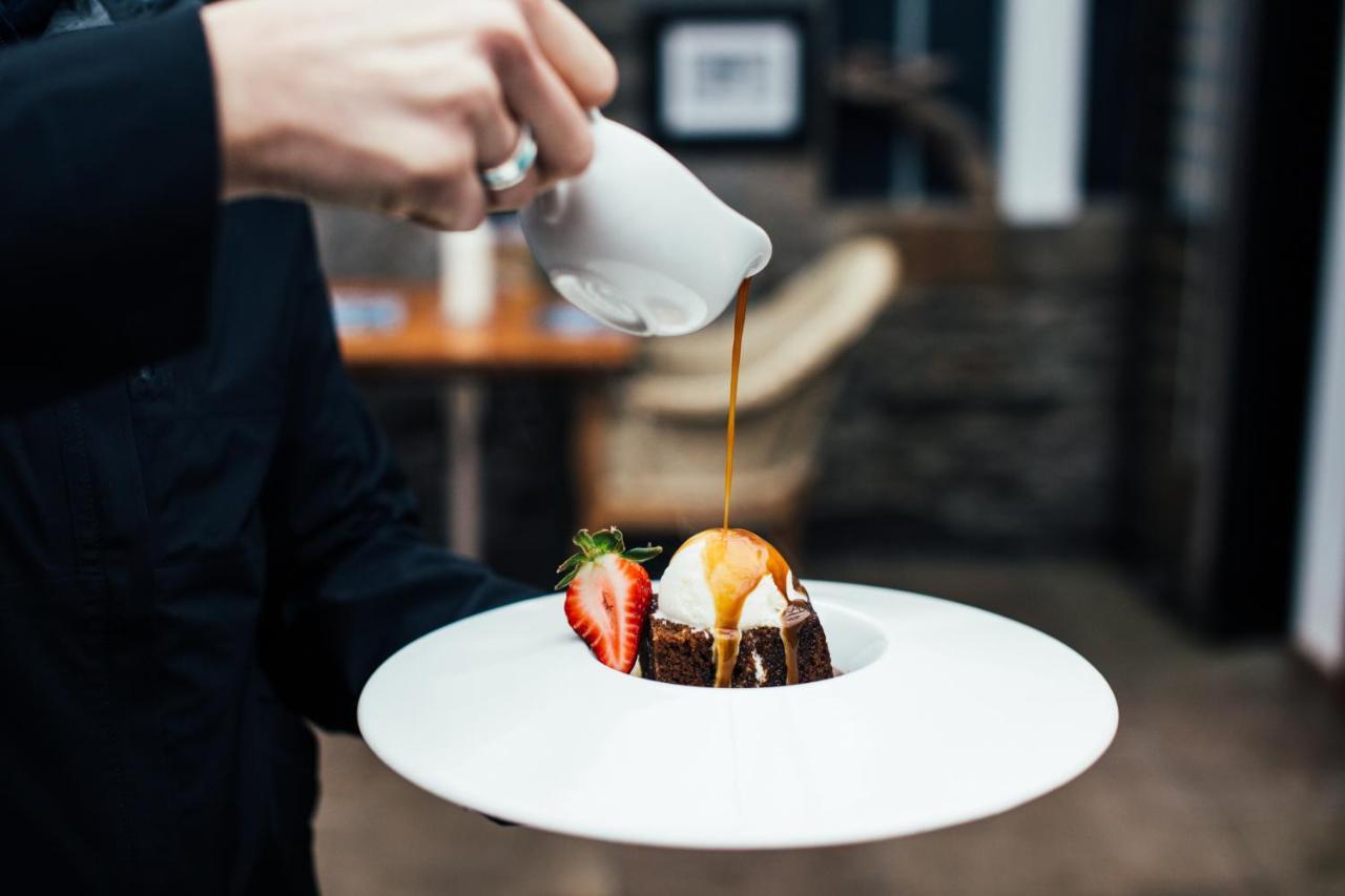 Port Na Craig Inn & Restaurant 피틀로크리 외부 사진