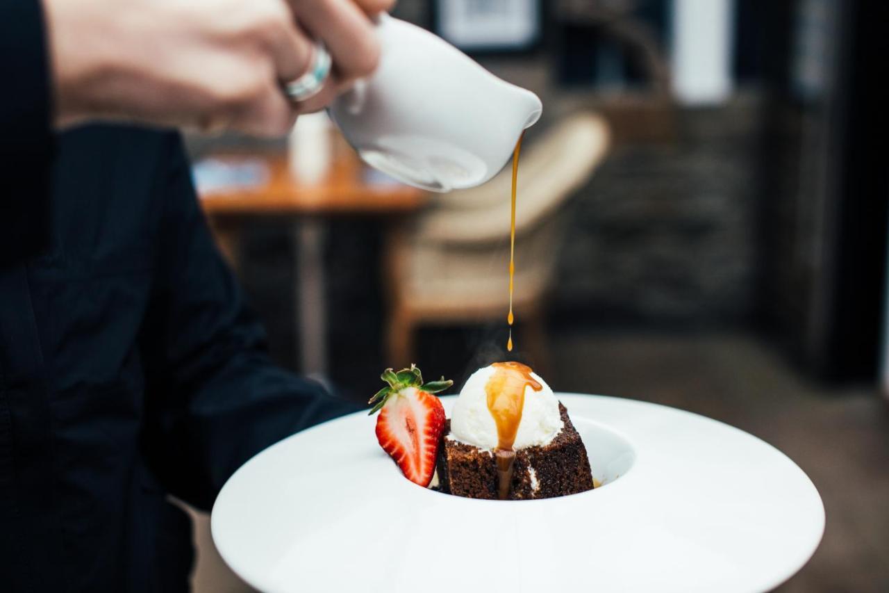 Port Na Craig Inn & Restaurant 피틀로크리 외부 사진
