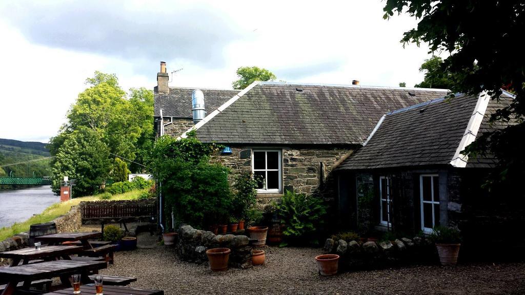 Port Na Craig Inn & Restaurant 피틀로크리 외부 사진